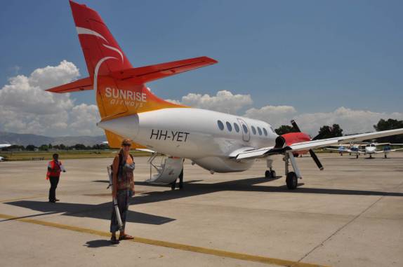 Abordando nosso voo particular entre Port-au-Prince e Cap-Haitien, no norte do país